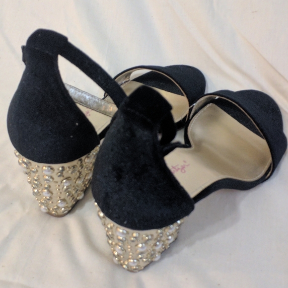 Heels - Picture 5 of 6